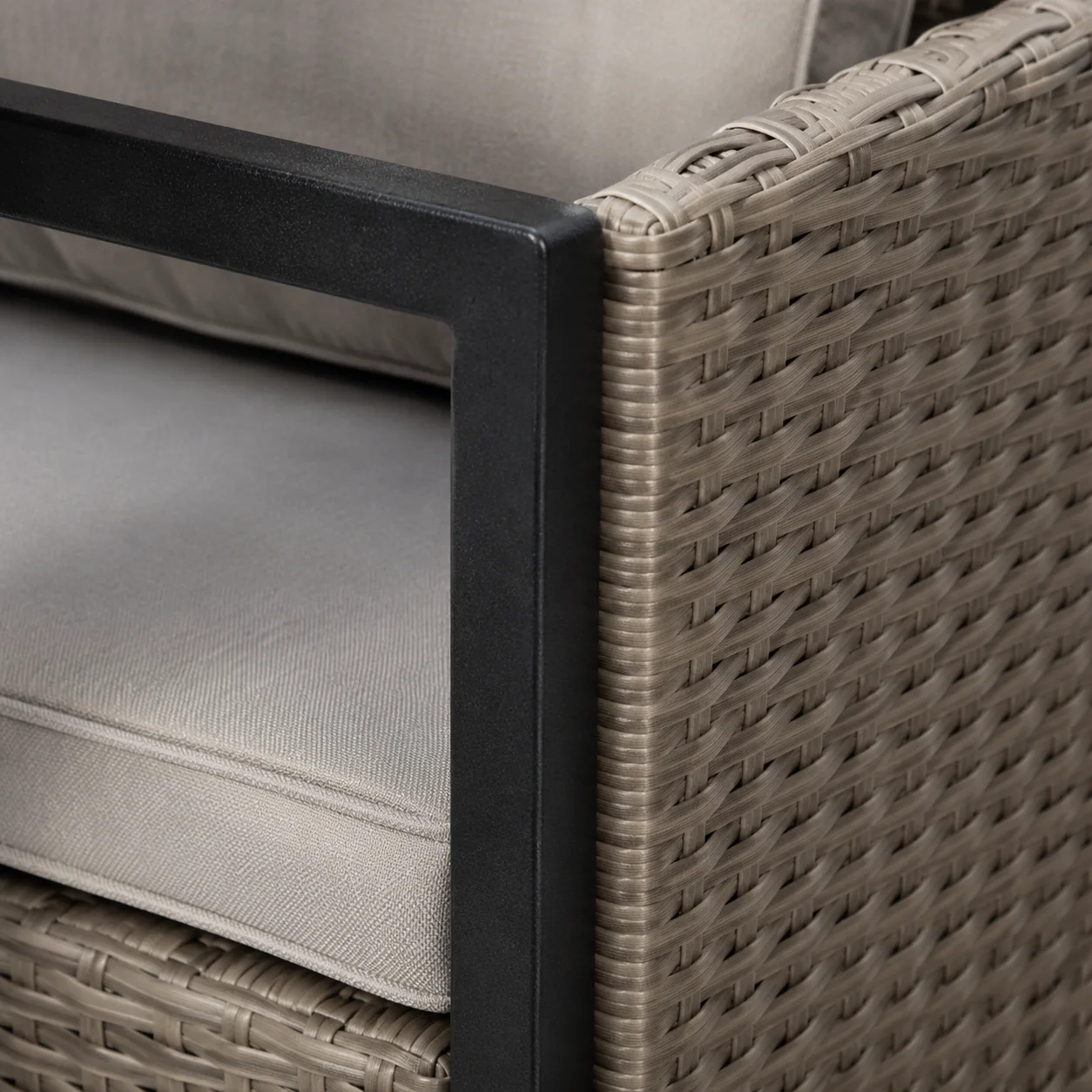 Noluxia Weather-Ready Patio Lounge Chair - Image 2